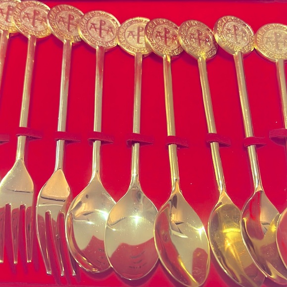 Set of 12 Dessert & Hors d’ oeuvre Forks, Gold, Vintage, 1984, APLA, NIB - Picture 2 of 2